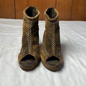 Colleen Cordero Heels